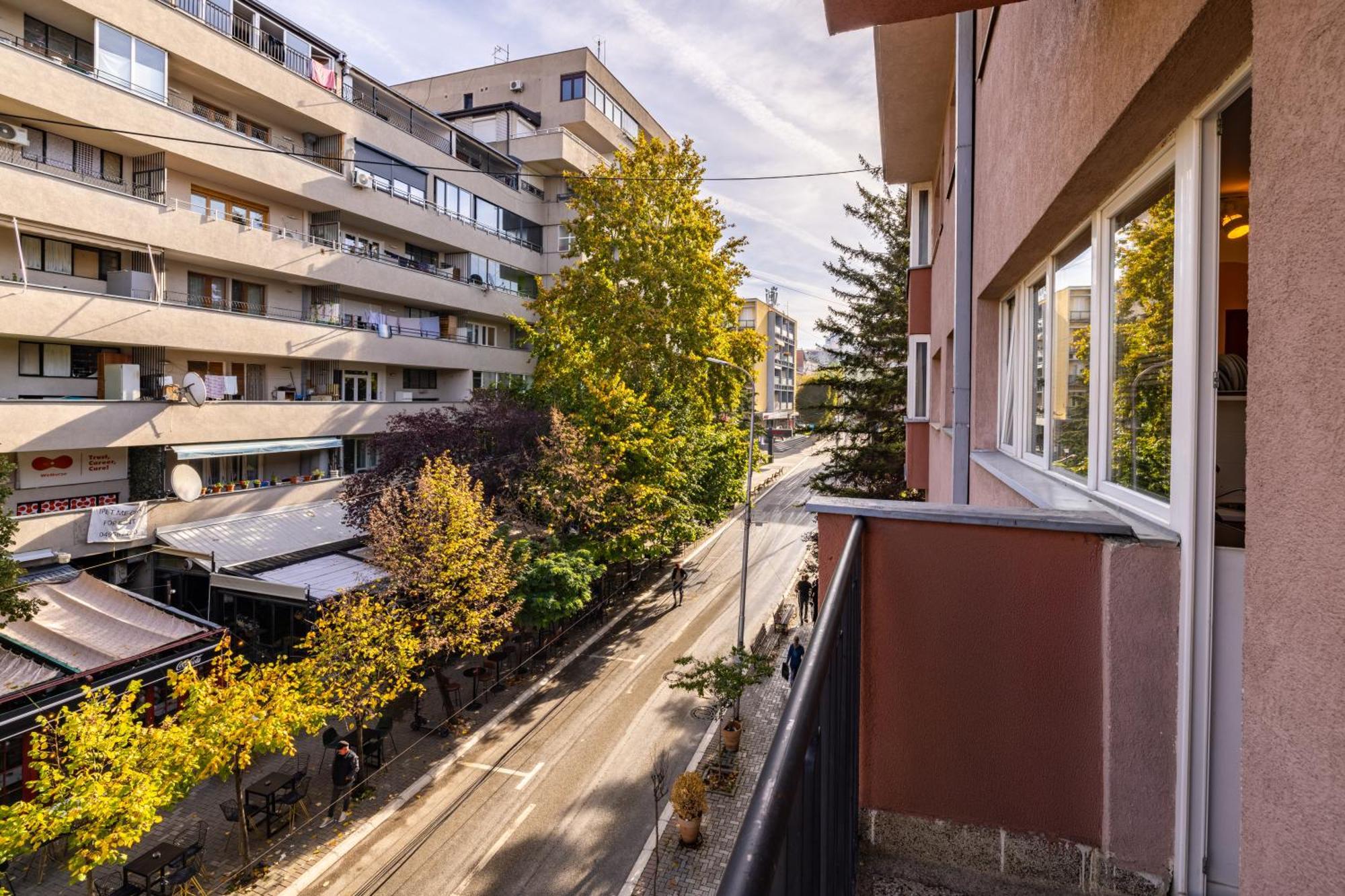 Sunny & Bright Central Pristina Exterior photo
